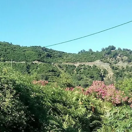 Maison Avec Terrasses, Jardin, Vue Mer Et Montagne Holiday home *